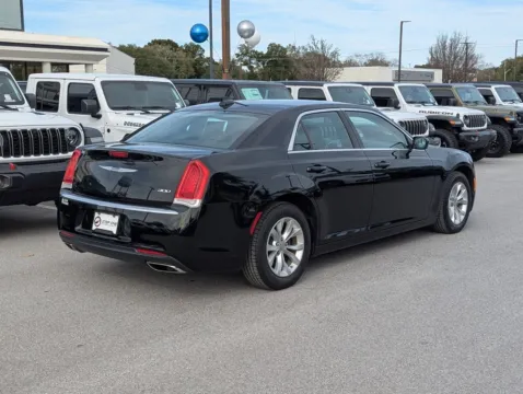 More photos of 2022 Chrysler 300 Touring at Step One CDJR Fiat Fort Walton Beach, FL