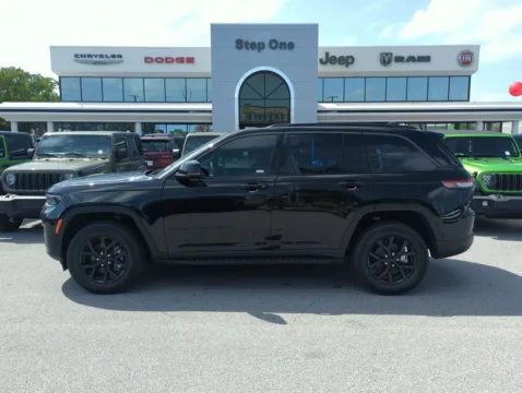 More photos of 2026 Jeep Grand Cherokee Altitude at Step One CDJR Fiat Fort Walton Beach, FL