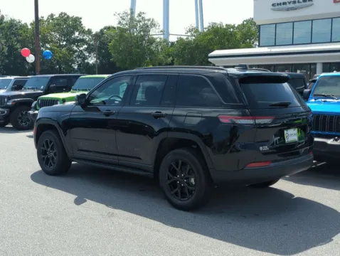 More photos of 2026 Jeep Grand Cherokee Altitude at Step One CDJR Fiat Fort Walton Beach, FL