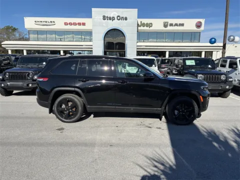 More photos of 2025 Jeep Grand Cherokee Limited at Step One CDJR Fiat Fort Walton Beach, FL