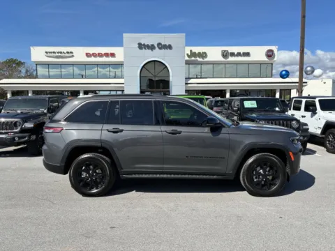 More photos of 2026 Jeep Grand Cherokee Altitude at Step One CDJR Fiat Fort Walton Beach, FL