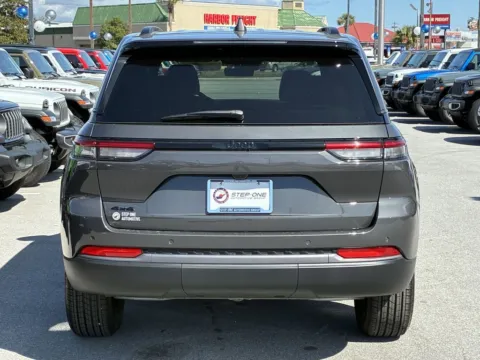 More photos of 2026 Jeep Grand Cherokee Altitude at Step One CDJR Fiat Fort Walton Beach, FL