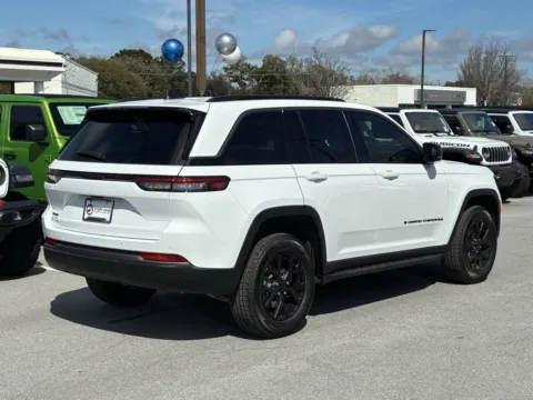 More photos of 2026 Jeep Grand Cherokee Altitude at Step One CDJR Fiat Fort Walton Beach, FL