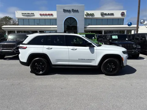 More photos of 2026 Jeep Grand Cherokee Laredo at Step One CDJR Fiat Fort Walton Beach, FL
