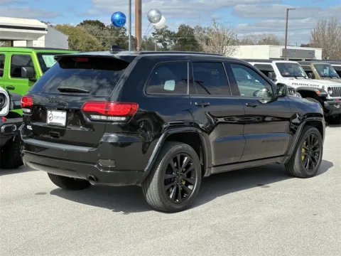 More photos of 2019 Jeep Grand Cherokee Altitude at Step One CDJR Fiat Fort Walton Beach, FL
