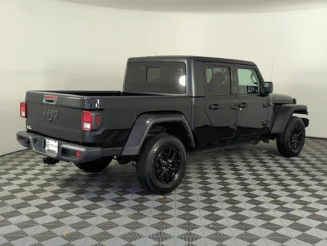 More photos of 2023 Jeep Gladiator Sport S at Step One CDJR Fiat Fort Walton Beach, FL