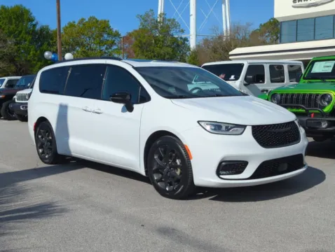 Photos of 2025 Chrysler Pacifica Limited for sale in Fort Walton Beach, FL at Step One CDJR Fiat Fort Walton Beach