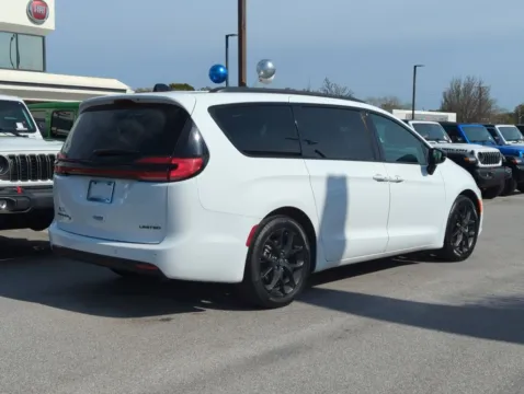 More photos of 2025 Chrysler Pacifica Limited at Step One CDJR Fiat Fort Walton Beach, FL