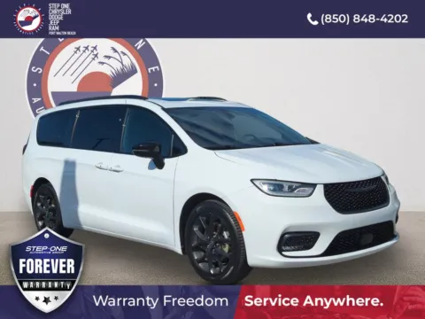White 2025 Chrysler Pacifica Limited for sale in Fort Walton Beach, FL