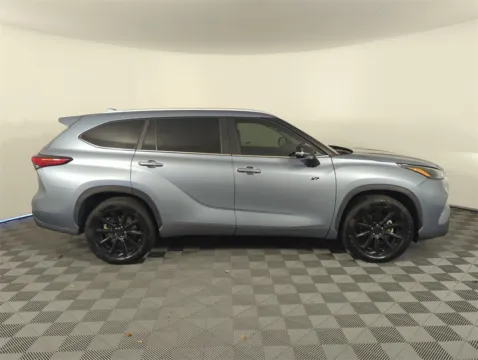 More photos of 2023 Toyota Highlander XLE at Step One CDJR Fiat Fort Walton Beach, FL