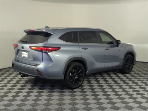 More photos of 2023 Toyota Highlander XLE at Step One CDJR Fiat Fort Walton Beach, FL