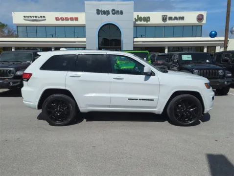More photos of 2020 Jeep Grand Cherokee Altitude at Step One CDJR Fiat Fort Walton Beach, FL