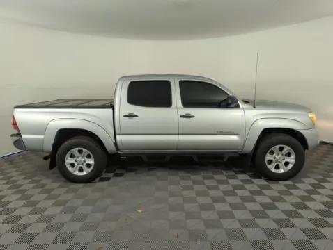 More photos of 2013 Toyota Tacoma at Step One CDJR Fiat Fort Walton Beach, FL