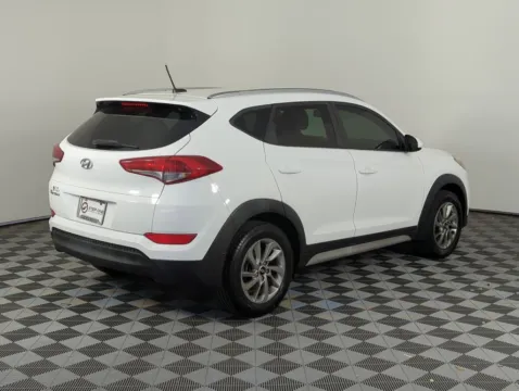 More photos of 2017 Hyundai Tucson SE at Step One CDJR Fiat Fort Walton Beach, FL