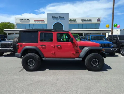 More photos of 2021 Jeep Wrangler Unlimited Freedom Edition at Step One CDJR Fiat Fort Walton Beach, FL