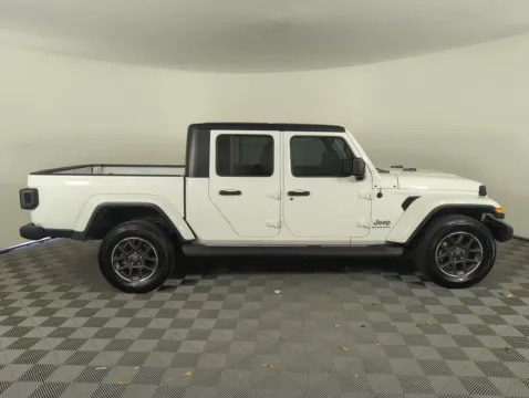 More photos of 2023 Jeep Gladiator Overland at Step One CDJR Fiat Fort Walton Beach, FL