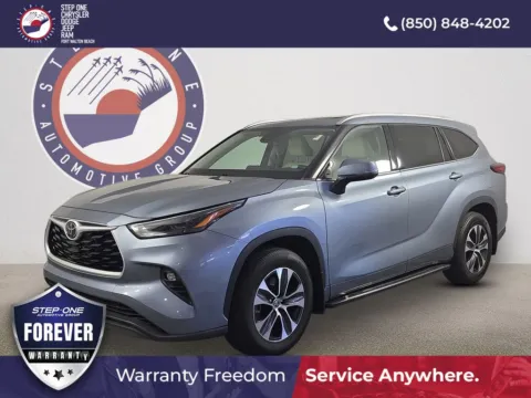 Blue 2022 Toyota Highlander XLE for sale in Fort Walton Beach, FL