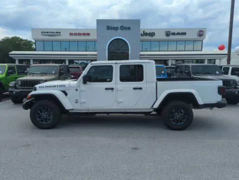 More photos of 2026 Jeep Gladiator 85th Anniversary Edition at Step One CDJR Fiat Fort Walton Beach, FL