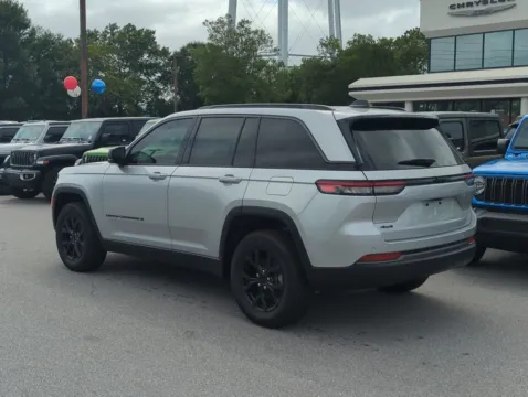 More photos of 2026 Jeep Grand Cherokee Altitude at Step One CDJR Fiat Fort Walton Beach, FL