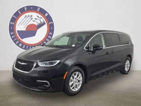 Black 2023 Chrysler Pacifica Touring L for sale in Fort Walton Beach, FL