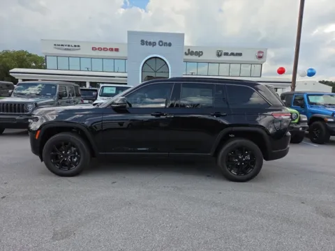 More photos of 2026 Jeep Grand Cherokee Altitude at Step One CDJR Fiat Fort Walton Beach, FL