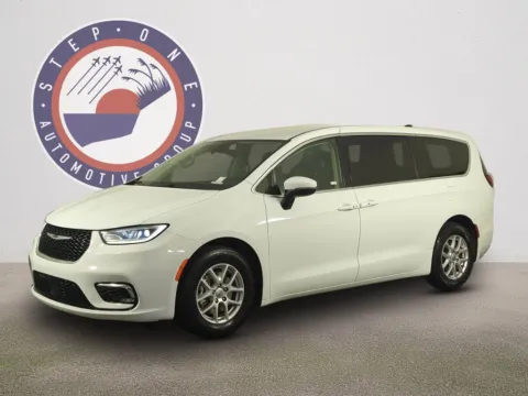 White 2023 Chrysler Pacifica Touring L for sale in Fort Walton Beach, FL
