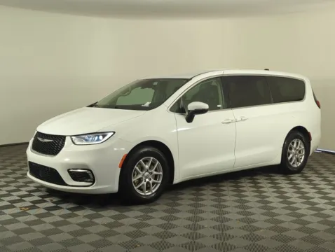 White 2023 Chrysler Pacifica Touring L for sale in Fort Walton Beach, FL