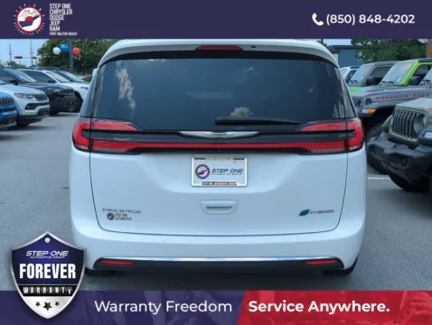 More photos of 2022 Chrysler Pacifica Hybrid Touring L at Step One CDJR Fiat Fort Walton Beach, FL