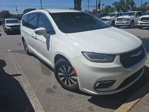 White 2022 Chrysler Pacifica Hybrid Touring L for sale in Fort Walton Beach, FL