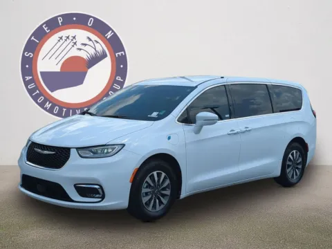 White 2022 Chrysler Pacifica Hybrid Touring L for sale in Fort Walton Beach, FL