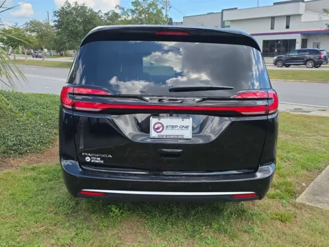 More photos of 2027 Chrysler Pacifica Select at Step One CDJR Fiat Fort Walton Beach, FL
