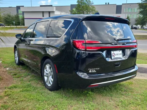 More photos of 2027 Chrysler Pacifica Select at Step One CDJR Fiat Fort Walton Beach, FL