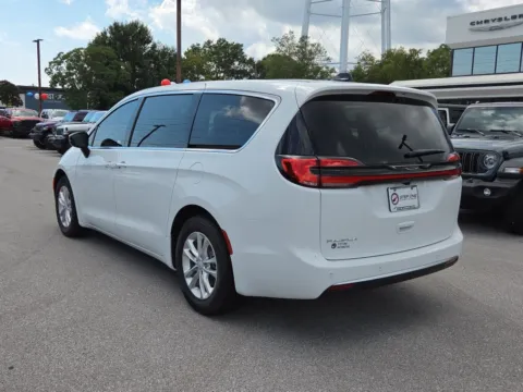 More photos of 2027 Chrysler Pacifica Select at Step One CDJR Fiat Fort Walton Beach, FL