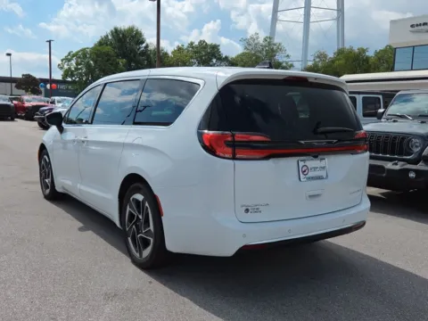 More photos of 2027 Chrysler Pacifica Limited at Step One CDJR Fiat Fort Walton Beach, FL