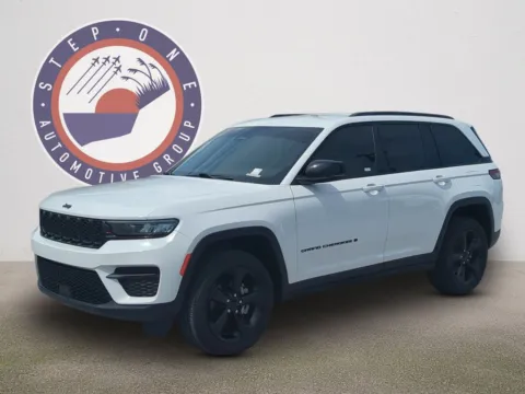 White 2024 Jeep Grand Cherokee Altitude for sale in Fort Walton Beach, FL