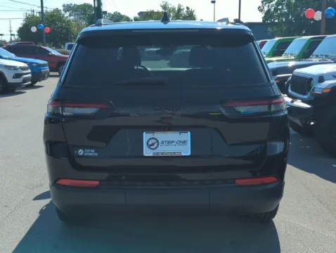 More photos of 2023 Jeep Grand Cherokee L Altitude at Step One CDJR Fiat Fort Walton Beach, FL