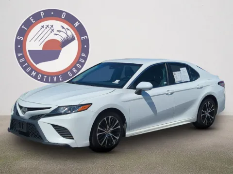 White 2018 Toyota Camry SE for sale in Fort Walton Beach, FL