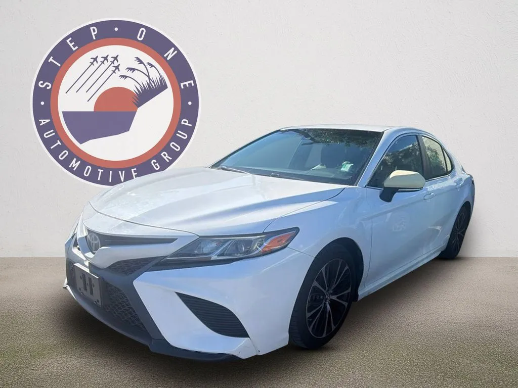 White 2018 Toyota Camry SE for sale in Fort Walton Beach, FL