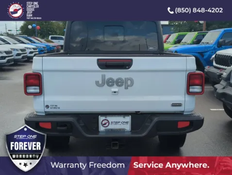 More photos of 2022 Jeep Gladiator Overland at Step One CDJR Fiat Fort Walton Beach, FL