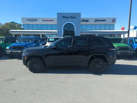More photos of 2026 Jeep Grand Cherokee Altitude at Step One CDJR Fiat Fort Walton Beach, FL