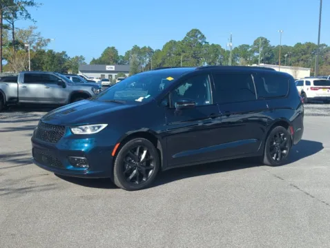 Blue 2022 Chrysler Pacifica Limited for sale in Fort Walton Beach, FL