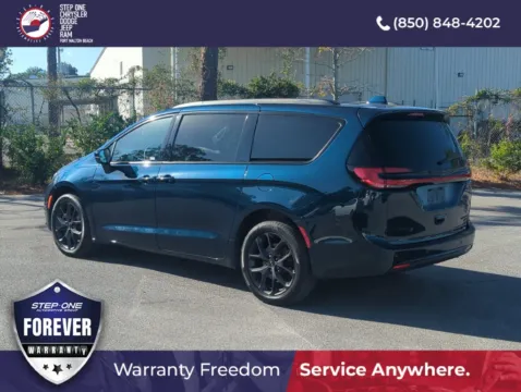 More photos of 2022 Chrysler Pacifica Limited at Step One CDJR Fiat Fort Walton Beach, FL