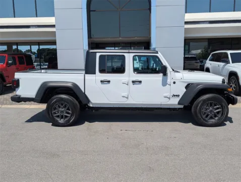 More photos of 2025 Jeep Gladiator Sport at Step One CDJR Fiat Fort Walton Beach, FL