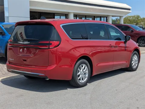 More photos of 2026 Chrysler Pacifica Select at Step One CDJR Fiat Fort Walton Beach, FL
