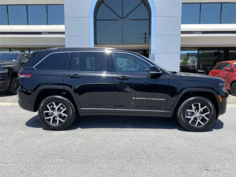 More photos of 2025 Jeep Grand Cherokee Limited at Step One CDJR Fiat Fort Walton Beach, FL