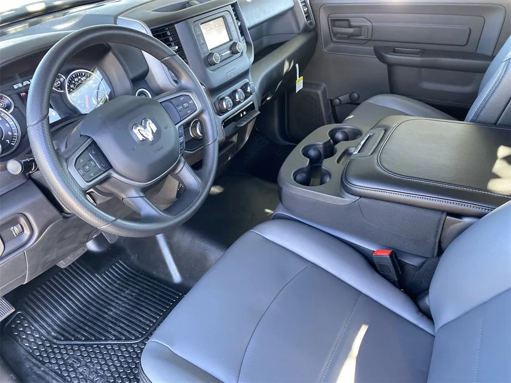 2023 Ram 2500 Tradesman photo 4