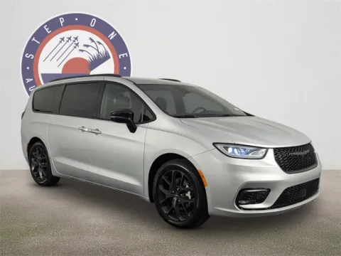 Photos of 2024 Chrysler Pacifica Touring L for sale in Fort Walton Beach, FL at Step One CDJR Fiat Fort Walton Beach