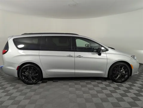 More photos of 2024 Chrysler Pacifica Touring L at Step One CDJR Fiat Fort Walton Beach, FL
