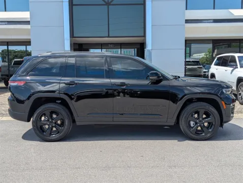 More photos of 2025 Jeep Grand Cherokee Limited at Step One CDJR Fiat Fort Walton Beach, FL