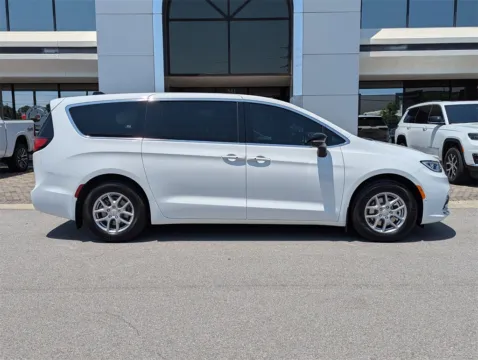 More photos of 2026 Chrysler Pacifica Select at Step One CDJR Fiat Fort Walton Beach, FL